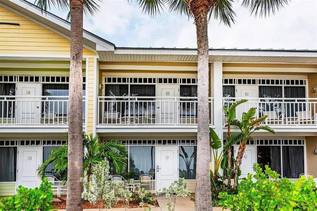 Manatee, Studio202, Steps Away! Pool+wifi