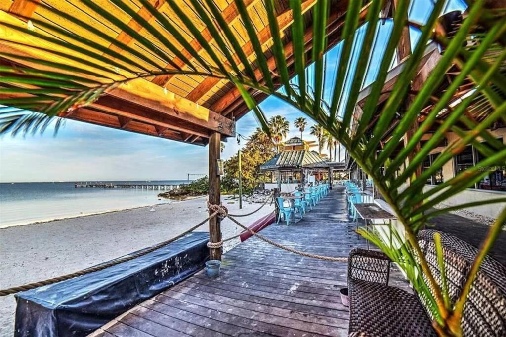 Manatee, Studio202, Steps Away! Pool+wifi