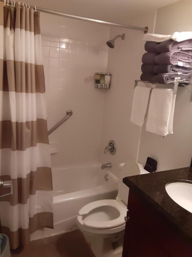 Manatee, Studio202, Steps Away! Pool+wifi Apartment *