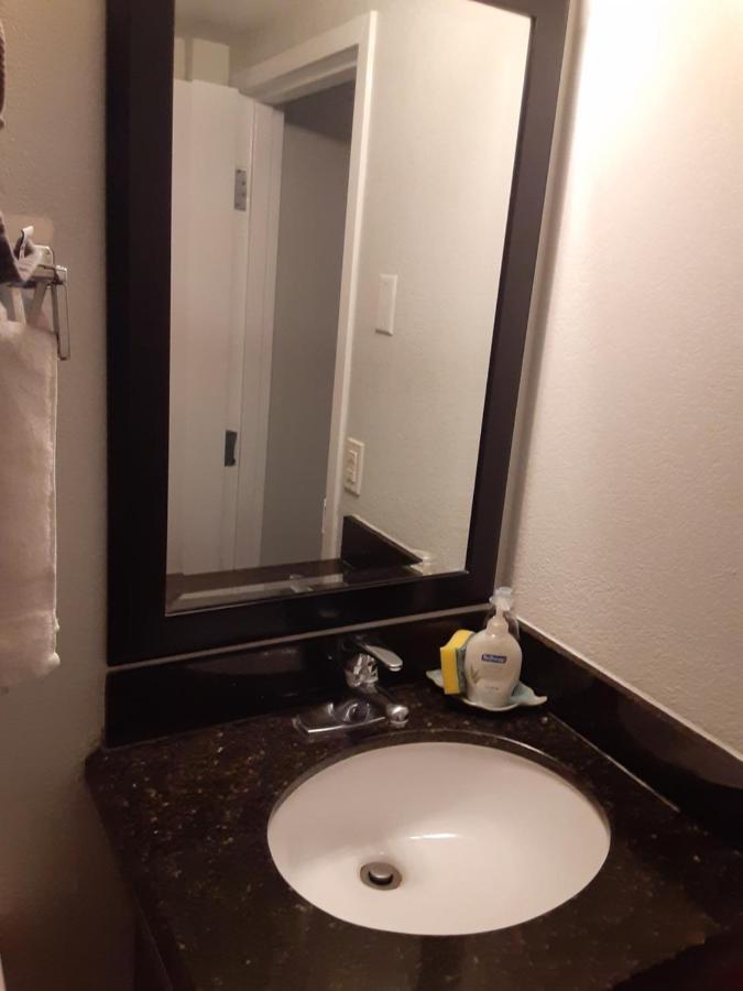 Manatee, Studio202, Steps Away! Pool+wifi * Ruskin