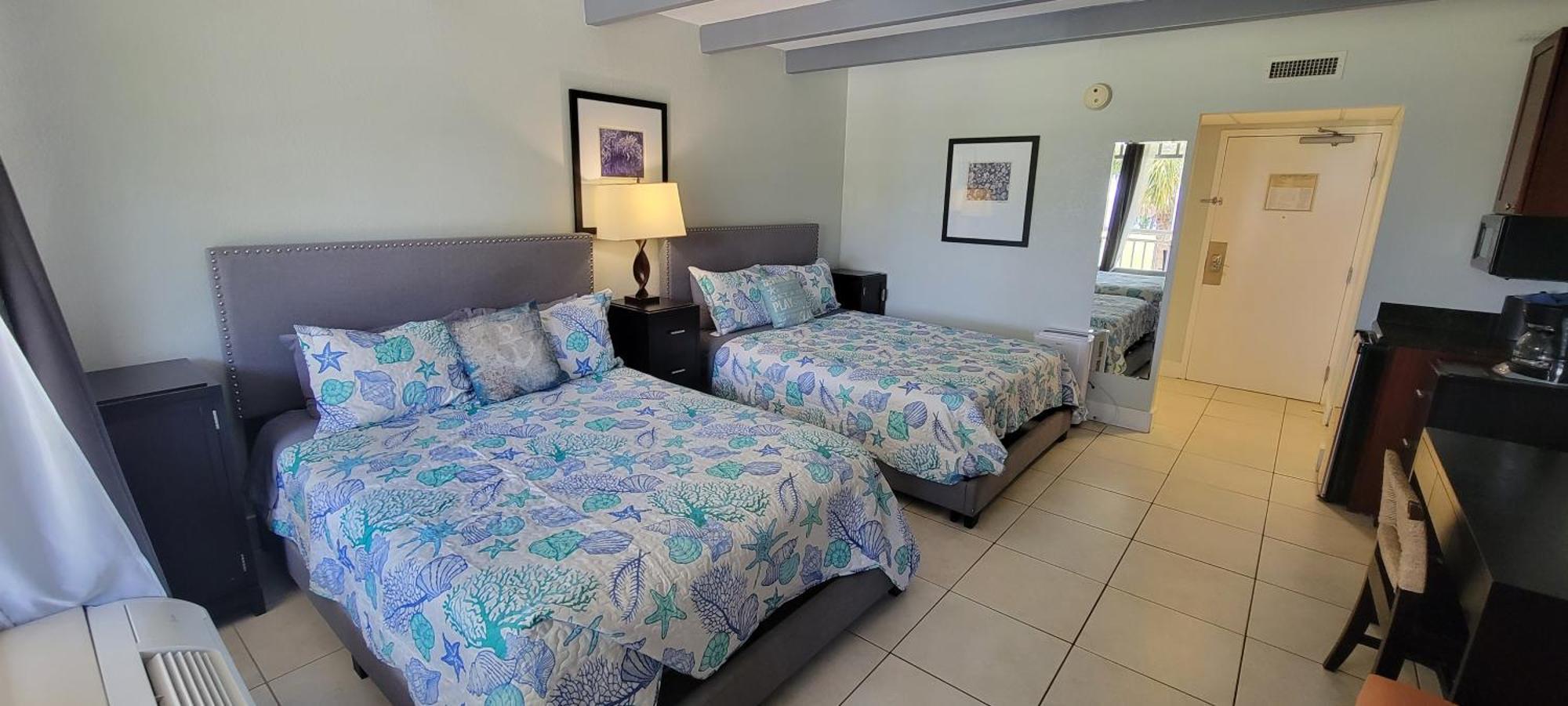 Manatee, Studio202, Steps Away! Pool+wifi Apartment Ruskin